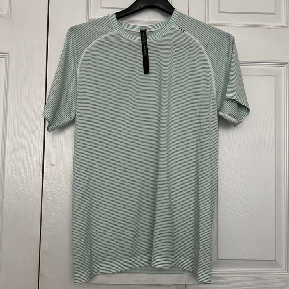 Men’s SoulCycle/lululemon ss metal vent shirt